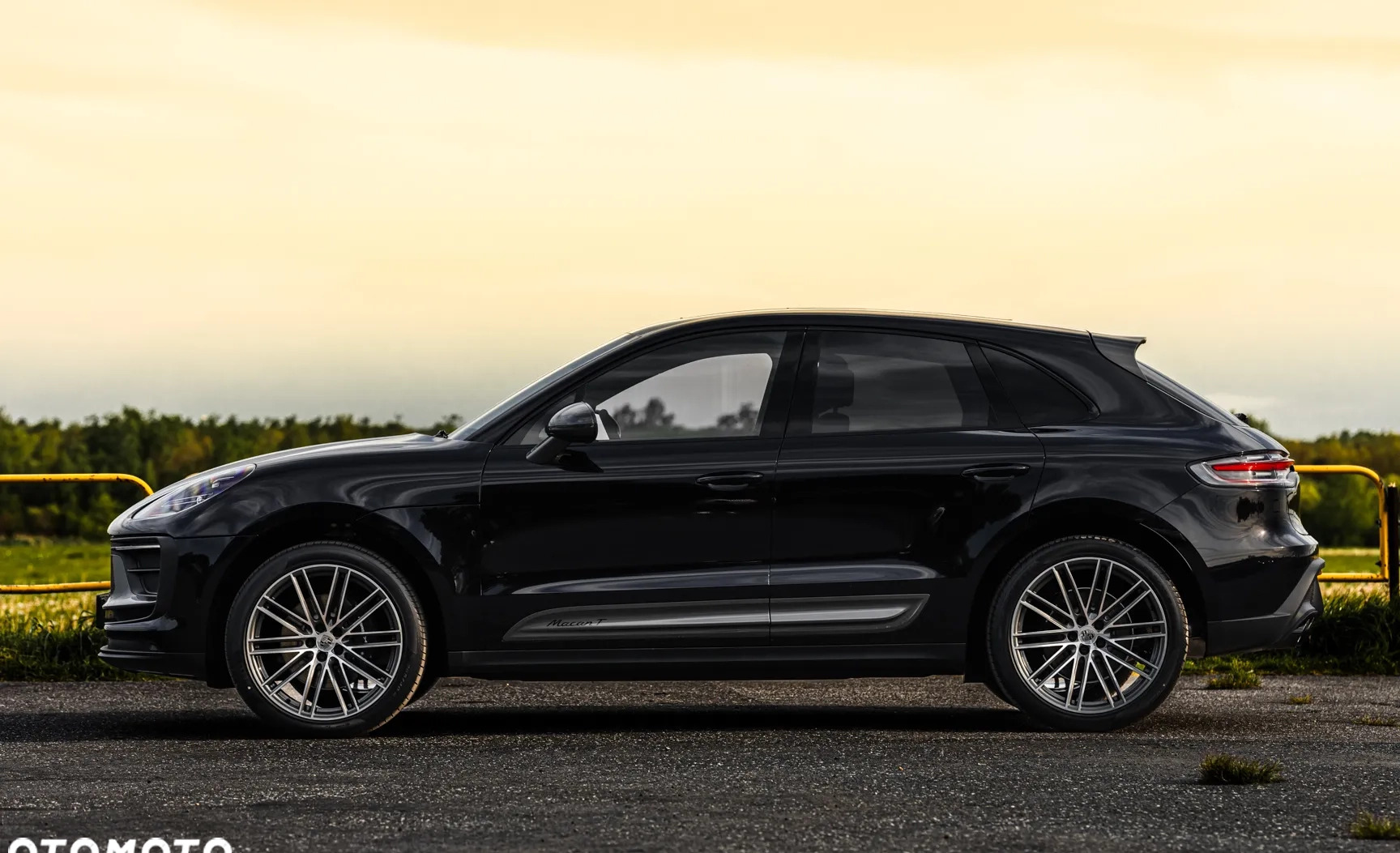 Porsche Macan cena 374396 przebieg: 3, rok produkcji 2024 z Dąbie małe 781